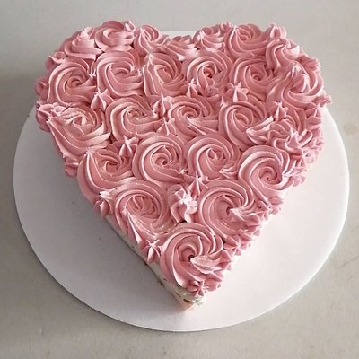 Mother’s Personal Rosette Heart Cake 6” Includes (6) Long Stem Red Roses