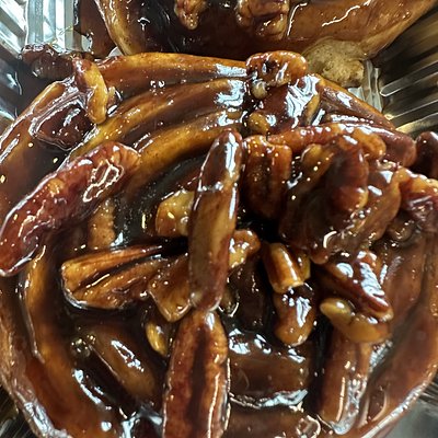 Jumbo Maple Pecan Sticky Rolls 4ct