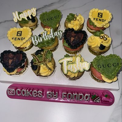 Custom Cupcakes (12) 