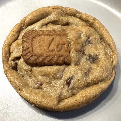 Biscoff Stuffed Cookie -single