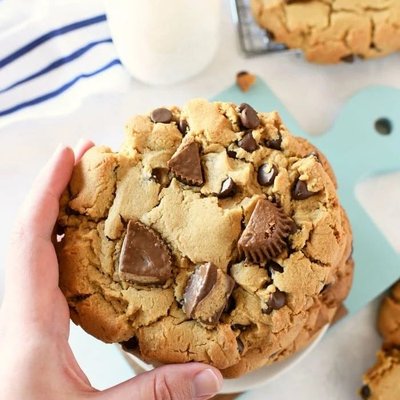 JUMBO Peanut Butter Cup Cookies
