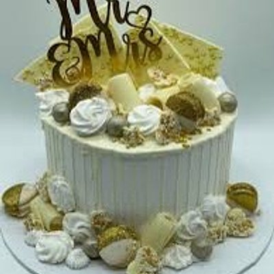 7 Inch Round Custom Cakes ( Feeds 10 to 15 People)