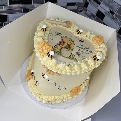 8” 2 layer Heart or Round Cake(15-24 servings)