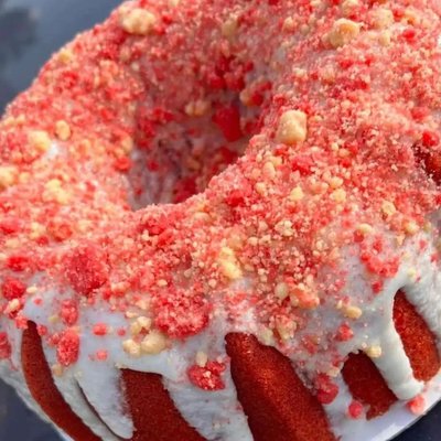 Strawberry Crunch Pound Cake 