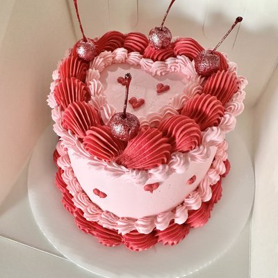 Heart Shaped Cake ❤️🎂 (Serves 12)