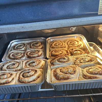JUMBO Cinnamon Rolls — 4 Pack