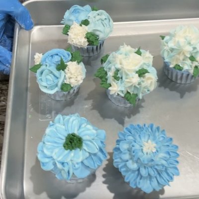 Cupcake Bouquet (3, 7, 12, or 19 Cupcakes)