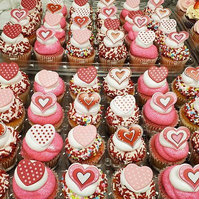 Valentine’s Decorated Cupcakes 