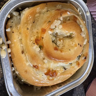 Garlic Mozzarella Rolls (4ct)