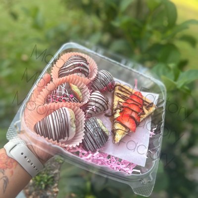 Strawberry Cheesecake With Chocolate Cover strawberry 🍓 