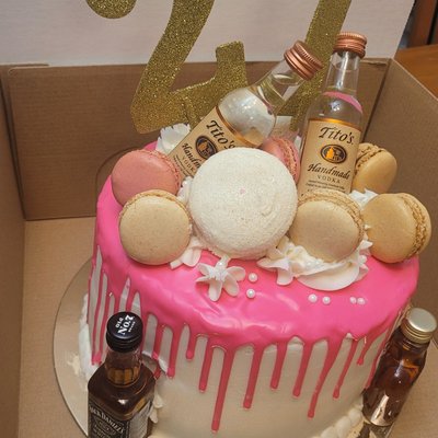 Custom 8in Cake
