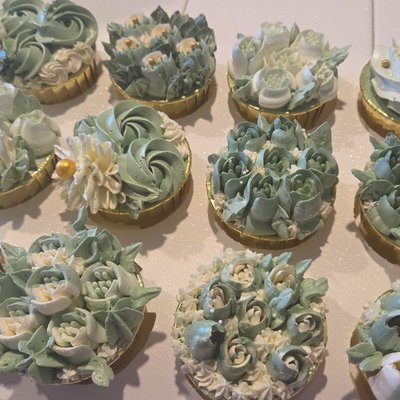 Customized Cupcakes 