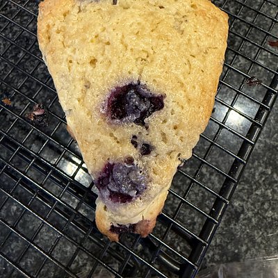 Blueberry & Lemon Scone 