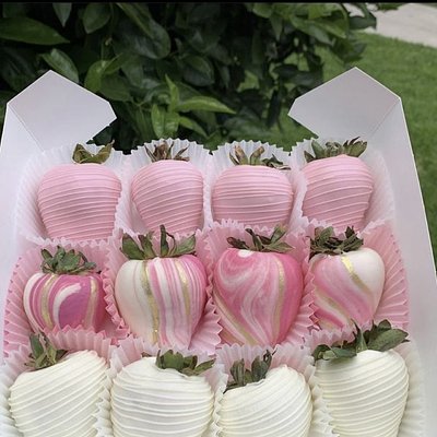 Custom Chocolate Covered Strawberries (12)