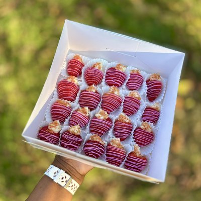 Cheesecake Stuffed Strawberries (Dozen)