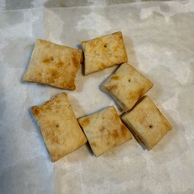 Sourdough Cheddar Crisp Crackers