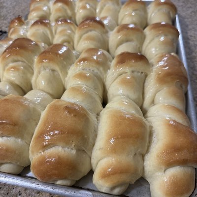 White Dinner Rolls 