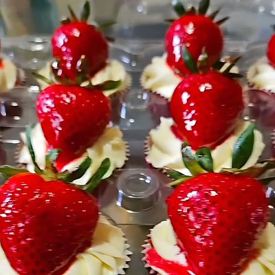 Jumbo Strawberry Shortcake Cupcakes 