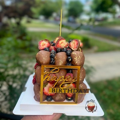 Chocolate Covered Strawberries “Cake”
