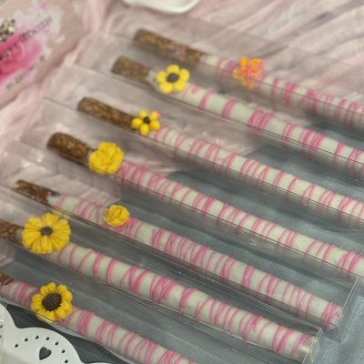 Chocolate Covered Pretzels -1/2 Dozen