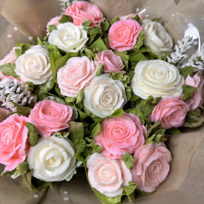 Deluxe 7 Cupcake Multiple Rose Bouquet