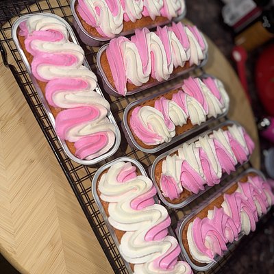 Strawberry Deluxe Mini Cake 