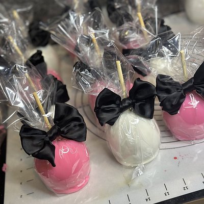 Dozen Candy  Apples 🍏 