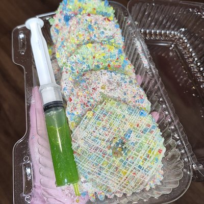 🍭Large • 1 Fruit Half Toppings 