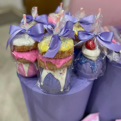 Candy Apples (Base price; price Increases With Customizations)