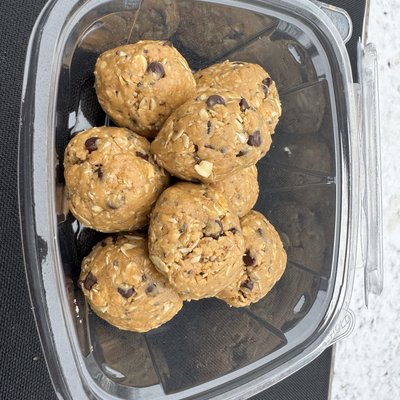 8 Protein Bites 