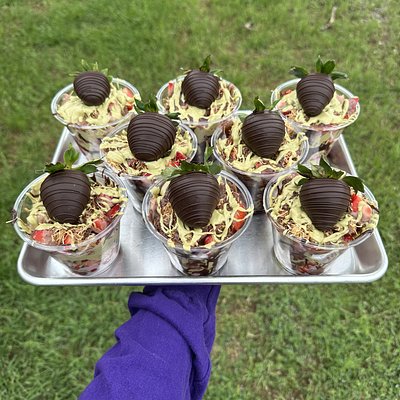 Small Dubai Strawberry Cup