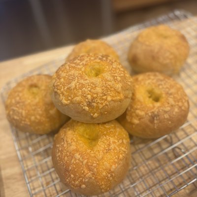 Cheddar Bagels - 4pk