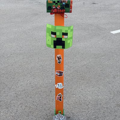 Minecraft : Valentine’s Kid Mailbox Stand (As Pictured)