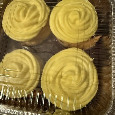 Six Blueberry Cinnamon Rolls With Lemon Icing