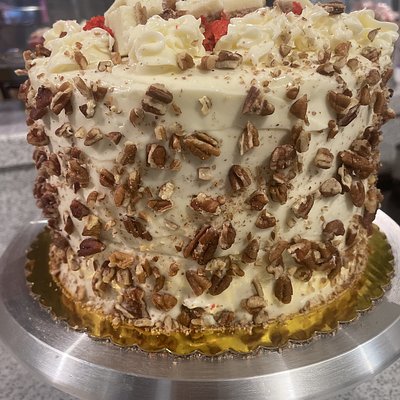 Red Velvet Cheesecake Cake - 3 Layers ( 2 Layers Of Cake & 1 Layer Of Cheesecake)