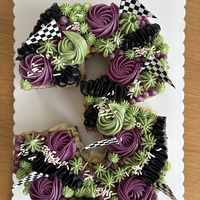 Medium Double Tiered Cookie Cake (20 Servings)