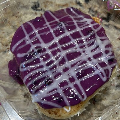Huckleberry Sticky Roll 