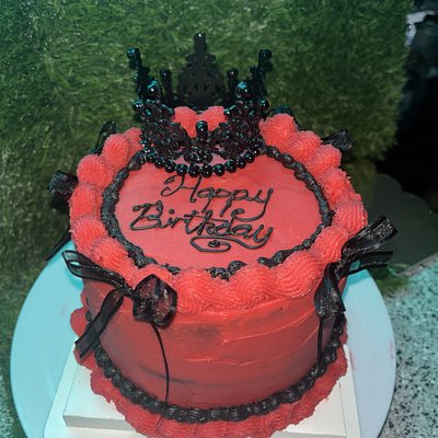 “6” Inch Circle Birthday Cake With Ribbon And Crown Toppings