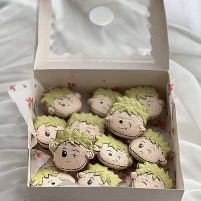 Custom Character Macarons (1dz)