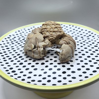 Fluffernutter (Peanut butter cookie base)