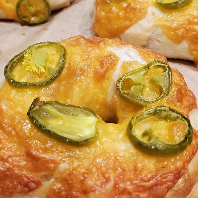 Jalapeño Cheddar Large Bagels (6 Pack)