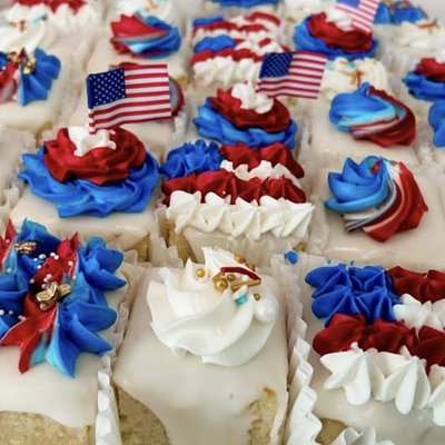 4th Of July Petit Fours - Dozen