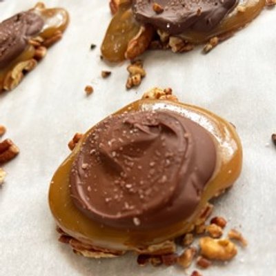 6 Gluten Free Caramel Turtles 