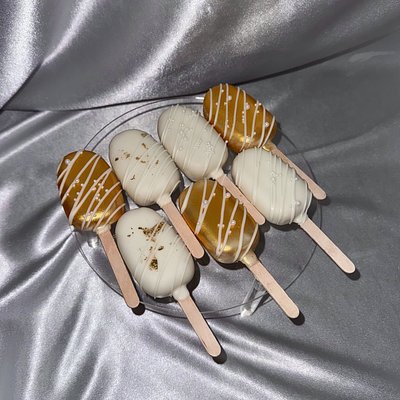 Signature Cakesicles