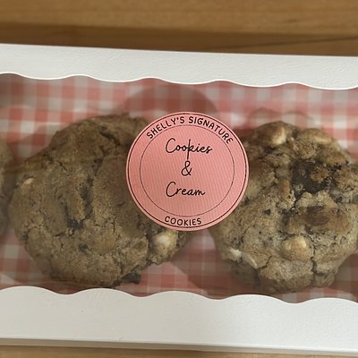 Four Cookies & Cream Cookies 