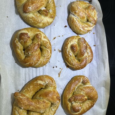 6 Organic Sourdough pretzels 