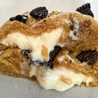 Cheesecake Stuffed Cookies & Cream