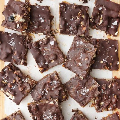 Chocolate Peanutbutter Date Bark