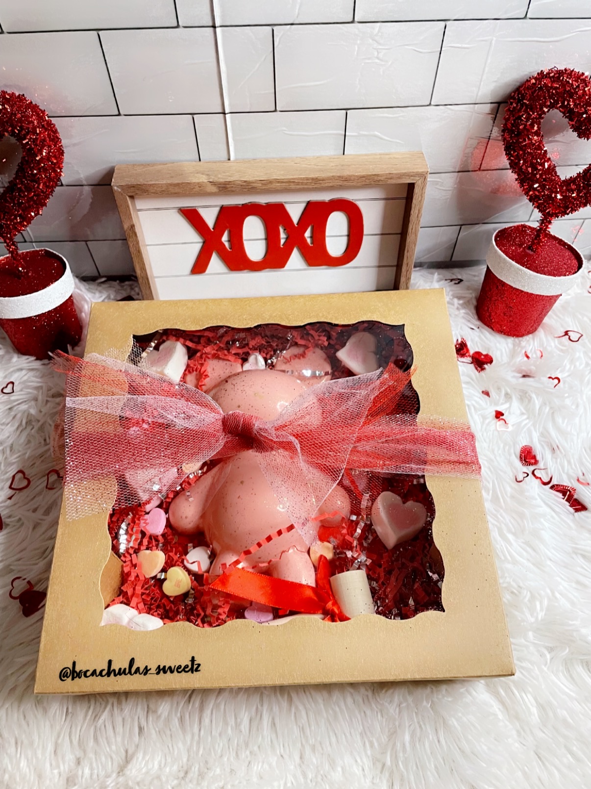 Small box, breakable, teddy bear