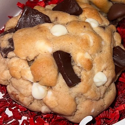6 Ounce Addicted! White Chocolate Fudge Cookie 
